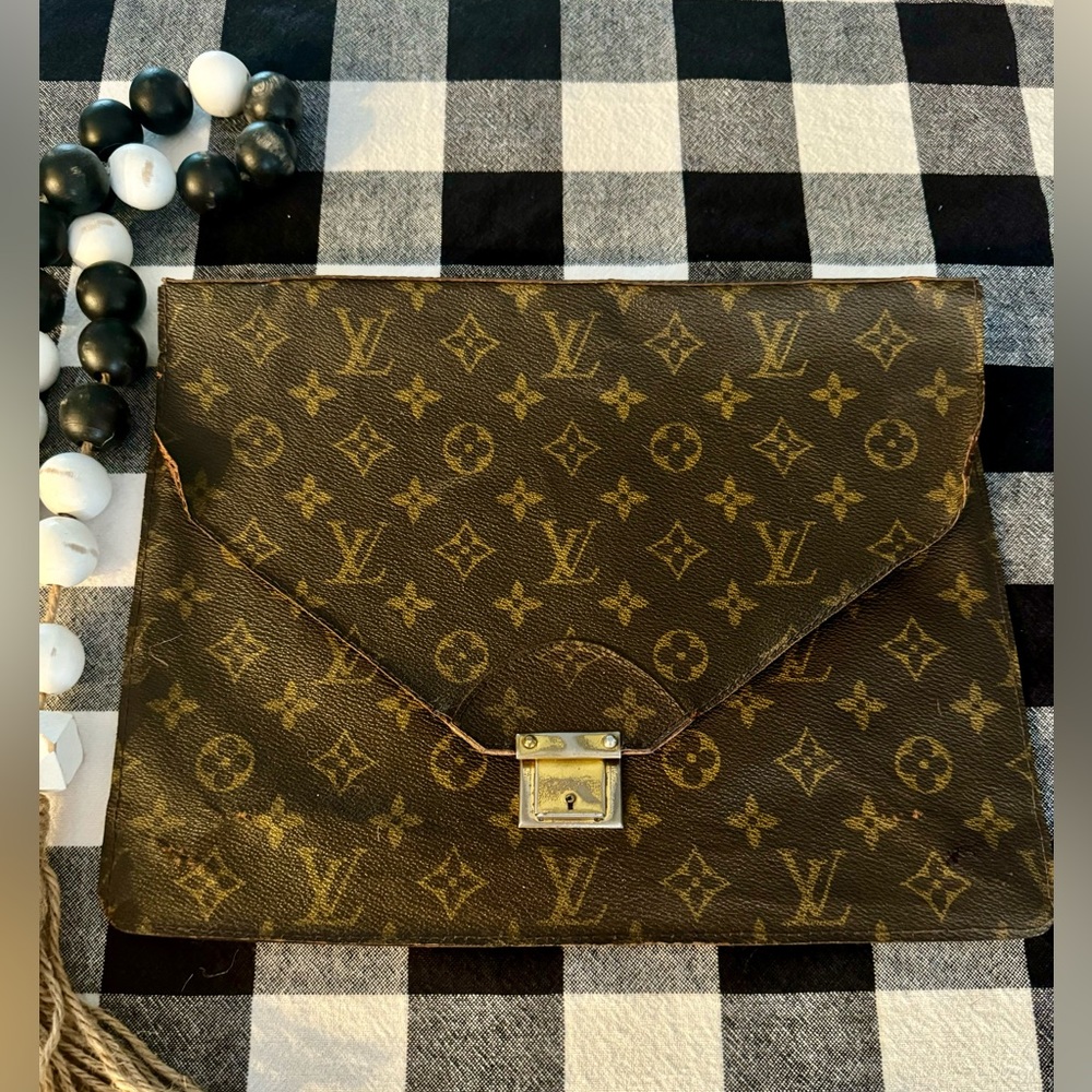 Pre 80’s Poche Plate LV 🤎